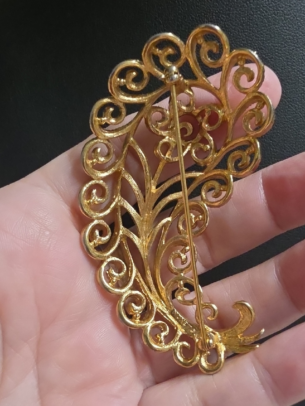 Vintage Monet Mid Century Modern Paisley Plume Floral Scrollwork Brooch - Picture 4 of 5